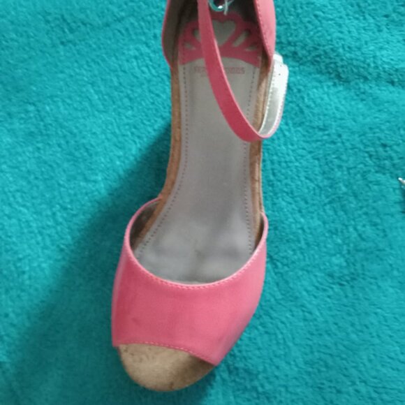 Shoes - Picture 2 of 4